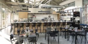 De Houtloods keukenbar foto