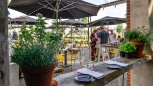 Restaurant De Houtloods - foto terras - contact