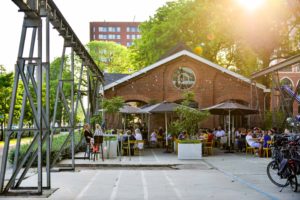 Restaurant De Houtloods - headerfoto - terras exterieur