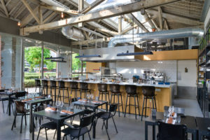 Restaurant De Houtloods - foto interieur - zitplaatsen restaurant
